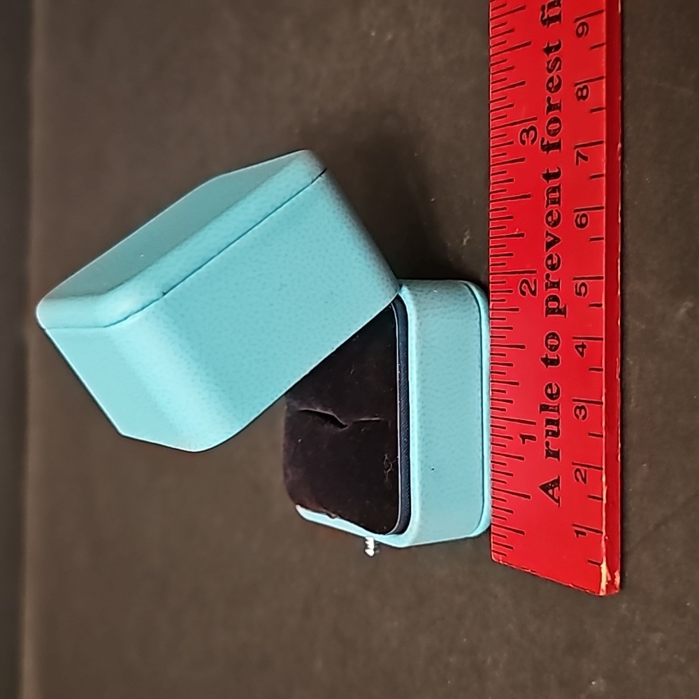 Tiffany & Co. Spring Loaded Leather Ring Box - Picture 6 of 7